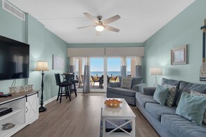 Living Area w/Gulf Front View