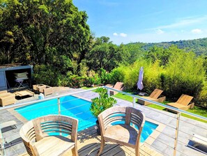 vue de la terrasse principale au RDC