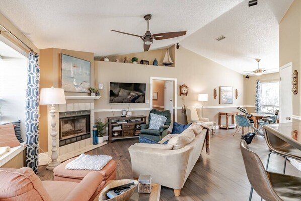 Open concept living, dining and kitchen