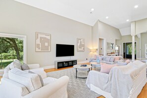 27 Starboard Tack | Living Room - 27 Starboard Tack | Living Room