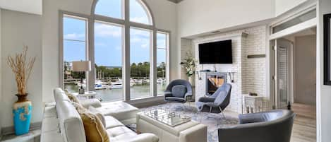 510 Mainsail | Living Room