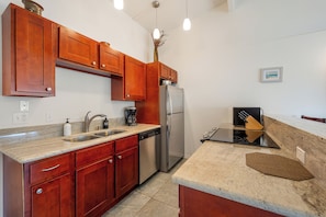 Full Kitchen for all your indoor dining needs
