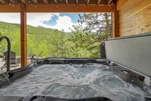Unwind in the private hot tub while soaking in breathtaking mountain views. The perfect spot to relax after a day of adventure!