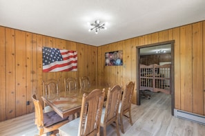 Dining Room (Seats 7)