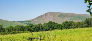 Mam Tor. The hut is located on the slopes of the Mam Tor/Lose Hill walk. 