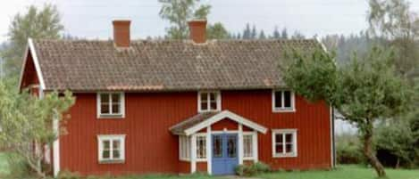 holiday home with way in the foreground