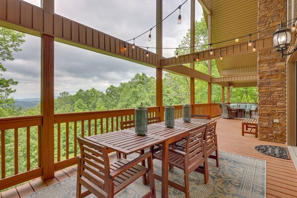 Blairsville Vacation Rental | 4BR | 3.5BA | 2,888 Sq Ft | 2 Steps to Access