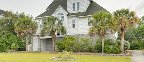 Harkers Island Vacation Rental | 4BR | 3BA | Stairs Required | 2,297 Sq Ft