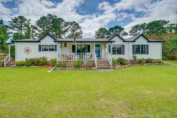 Hampstead Vacation Rental | 3BR | 3BA | Step-Free Access Via Ramp | 1,750 Sq Ft