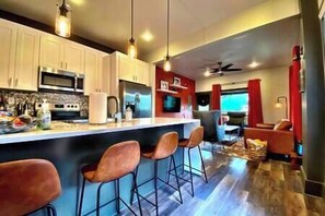 Modern luxury kitchen. Discount offered for stays from 1 week, or 28 days or greater. (2)