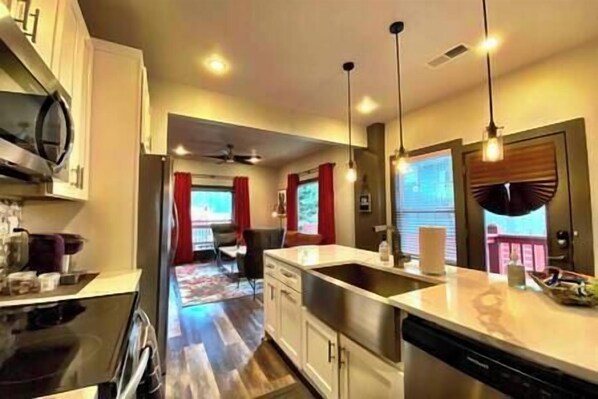 Modern luxury kitchen. Discount offered for stays from 1 week, or 28 days or greater. (1)