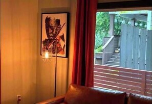 Tasteful art decor and ambiance.