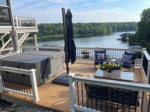 A serene experience when using the hot tub. Relaxing and a beautiful view