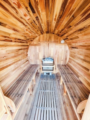 Cedar Sauna (Top Balcony)