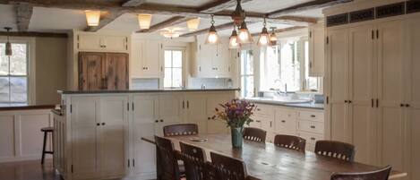 Dinning Room with open floor plan
