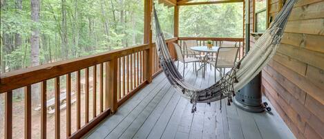 Mineral Bluff Vacation Rental | 3BR | 2.5BA | 1,530 Sq Ft | Steps Required