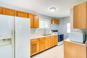 Kitchen | Keyless Entry | Free WiFi | Direct Lake Access