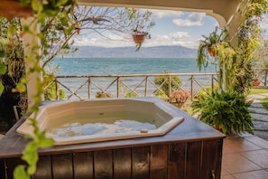 Bain à remous extérieur