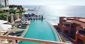 Infienity  pool over looking units
