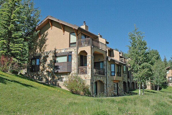 Woodrun V Summer Exterior