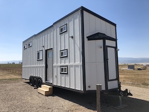 Thinking of investing in a Tiny home? Come experience Tiny House living before you buy! Enjoy a unique experience as you stay in the Cache Vista Tiny House!