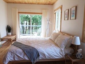 Primary bedroom: queen size bed, private deck, ensuite bathroom