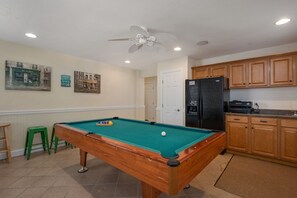 NH385: Footloose & Fab | LL Rec Room - Pool Table, Kitchenette, Pool Access