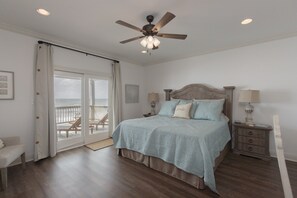 Sorelle primary bedroom comes with a comfortable King bed and breathtaking ocean views. Our amazing amenities make it easy to relax and unwind in our spacious rooms.