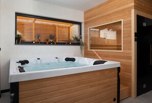 Indoor spa tub