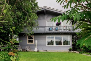 Large Beautiful Front Yard