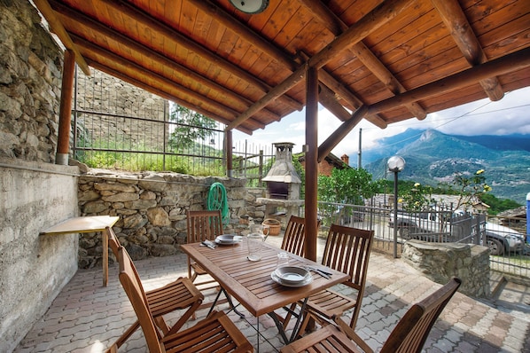 Outdoor dining