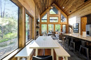 The dining table has seating for 8 and is located right off of the kitchen.
| Stillwater Creek by Boutiq Luxury Vacation Rentals | Broken Bow, Oklahoma