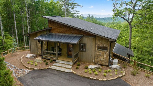 Rich Mountain Chateau Front of Cabin