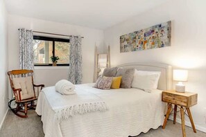 2nd bedroom with queen bed