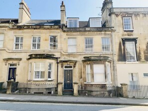 Charlottes Townhouse - located just off Queen Square in the heart of the city of Bath