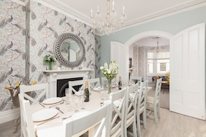 Magnificent Dining room - perfect for a celebration Seats up to 16