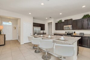 1210 Yorkshire Ct, West Haven_05.JPG