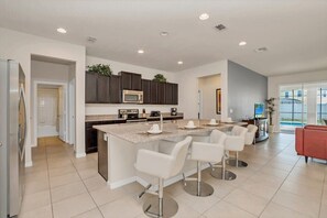 1210 Yorkshire Ct, West Haven_04.jpg