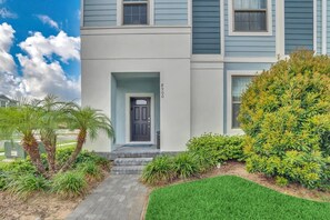 8900 Sydney ave, Windsor at Westside_02.jpg