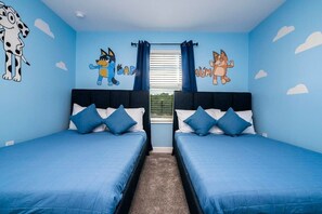 Bedroom w Full Size Bed