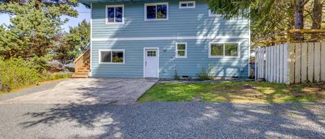 Cannon Beach Vacation Rental | 3BR | 2BA | 1,152 Sq Ft | Stairs Required