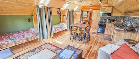 Spacious modern off-grid Guest Suite