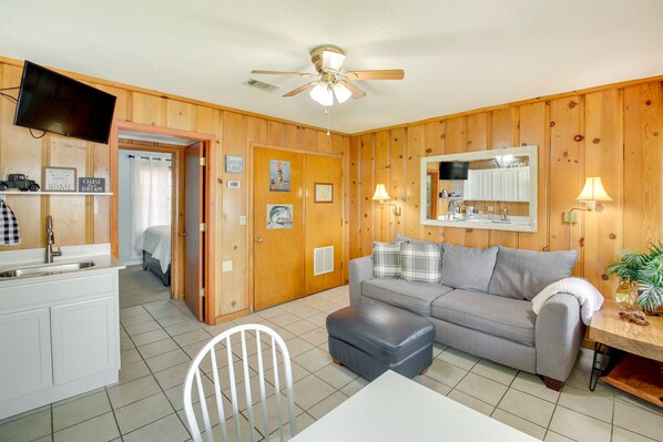 Hot Springs Vacation Rental | 1BR | 1BA | 600 Sq Ft | 2 Steps to Access