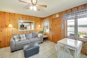 Living Room | Free WiFi | Smart TV | Sleeper Sofa
