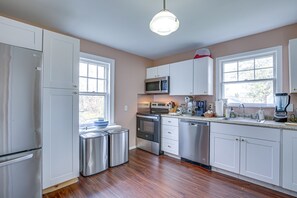 Kitchen | Cooking Basics | Coffee Maker | Paper Towels/Trash Bags Provided