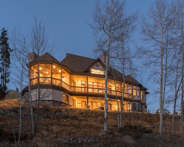 Panoramic views off of the back deck. 