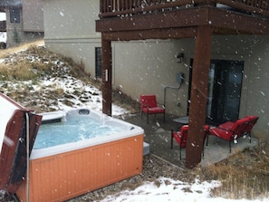 Come relax in our hot tub and view our beautiful mountain sunsets!