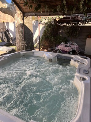 Bain à remous extérieur