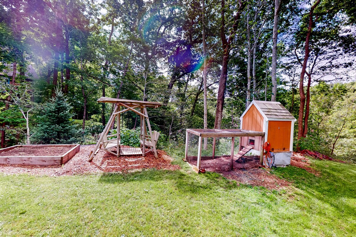 Beautiful home right in town with private hot tub, firepit & lovely grounds