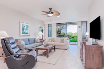 Beautiful ocean view condo with pool, lanai, hot tub, & W/D